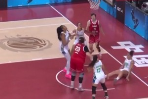 女粉丝真多！恰逢杨舒予生日 女粉携蛋糕/卡片/横幅到现场观战